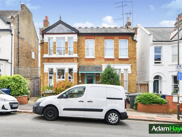 Flat for sale in West Finchley, Greater London