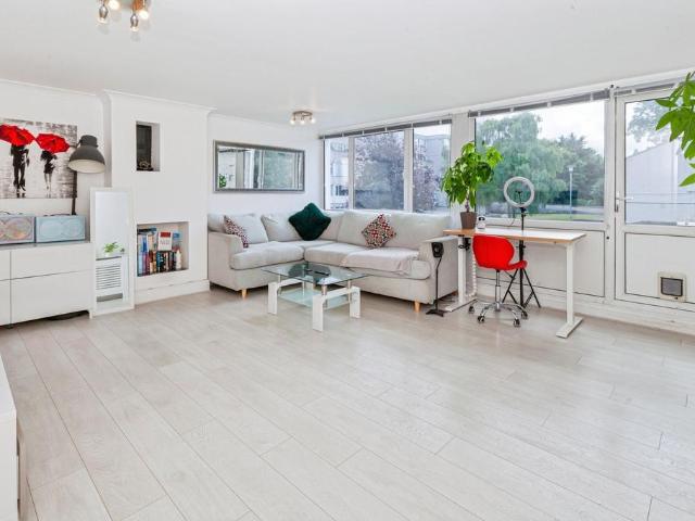 Flat for sale in Clewer Village, Windsor