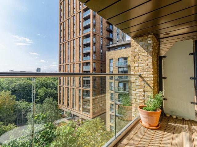 Flat for sale in London Borough of Lewisham, Greater London