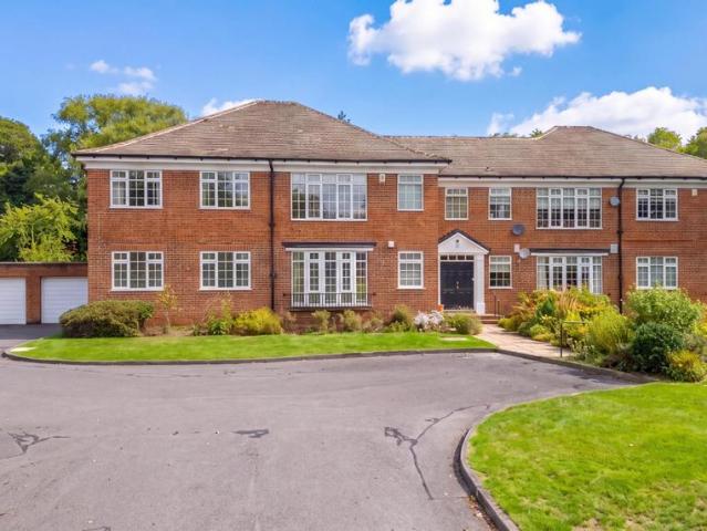 Flat for sale in Alwoodley, Leeds