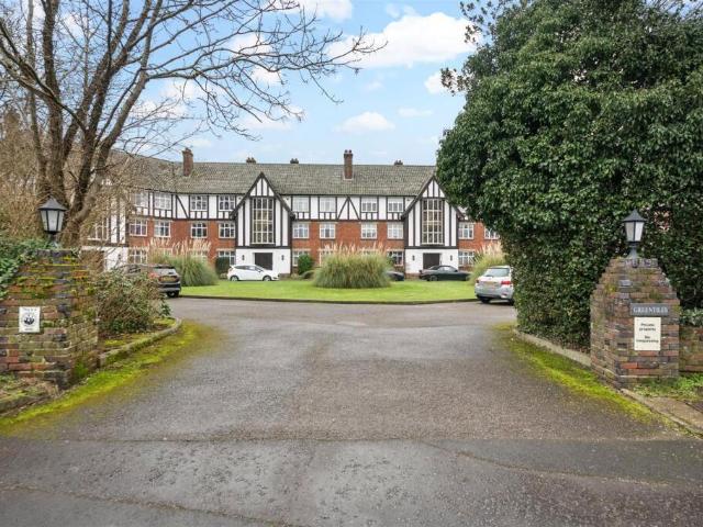 Flat for sale in Denham, Denham Green