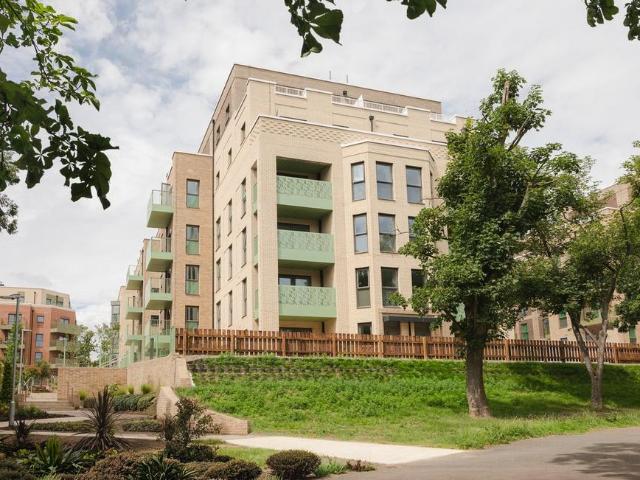 Flat for sale in New Barnet, Greater London