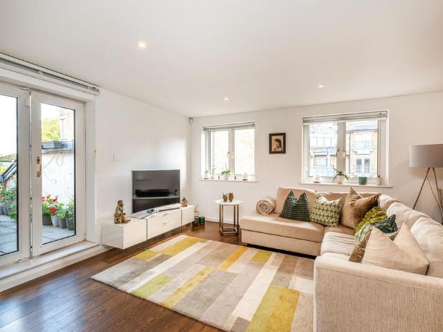 Flat for sale in Kensal Town, Greater London