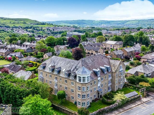 Flat for sale in Heath, Savile Park