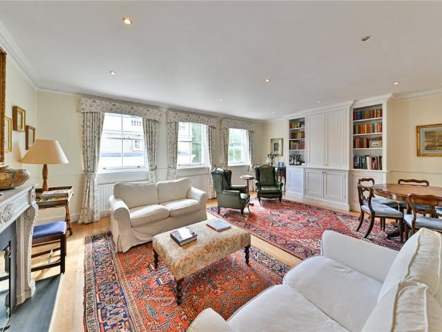 Flat for sale in Brompton, Greater London