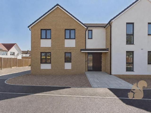 Flat for sale in Maldon, Essex