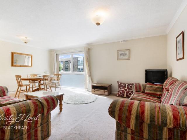 Flat for sale in Blackheath Royal Standard, Greater London