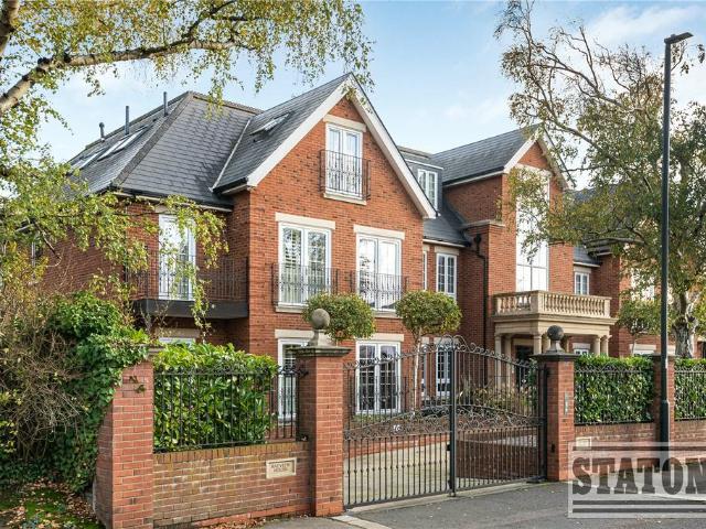 Flat for sale in Greater London