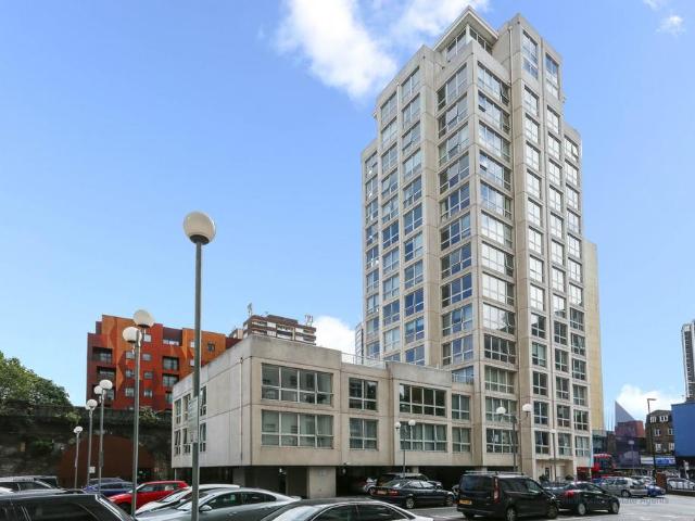 Flat for sale in Elephant and Castle, Greater London