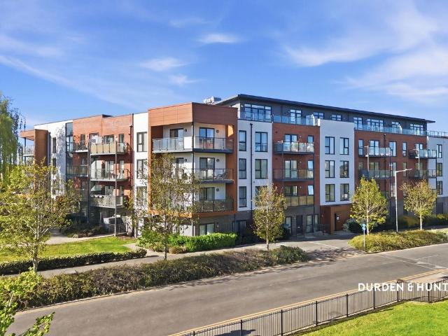 Flat for sale in Harold Wood, Greater London