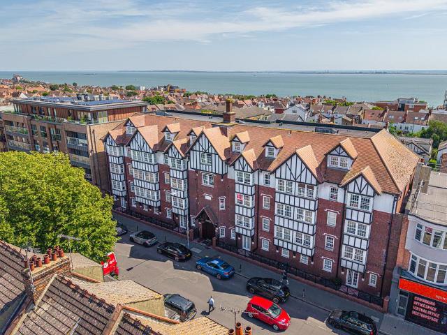 Flat for sale in Alton Barnes, Essex