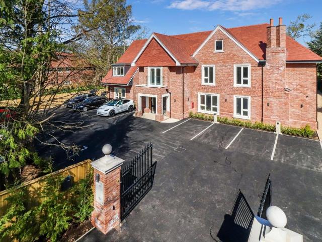 Flat for sale in Beaconsfield, Forty Green