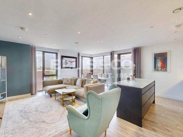 Flat for sale in London Borough of Ealing, Greater London