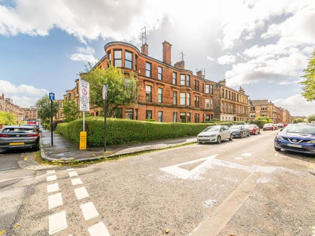 Flat for sale in Dowanhill, Scotland