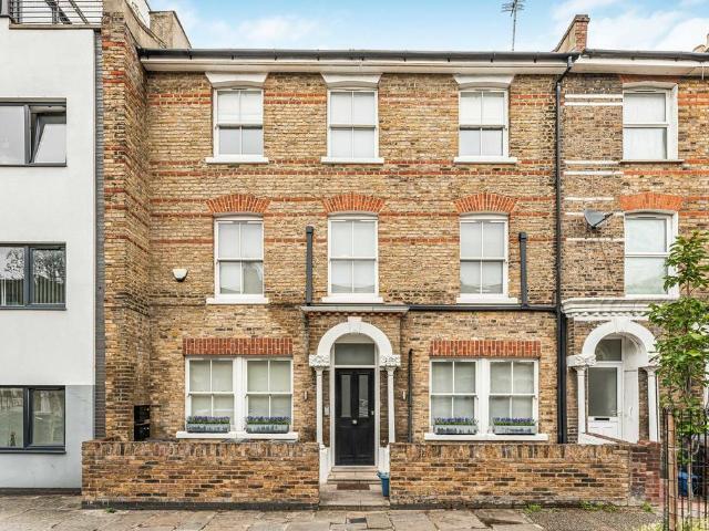 Flat for sale in Dalston, Greater London