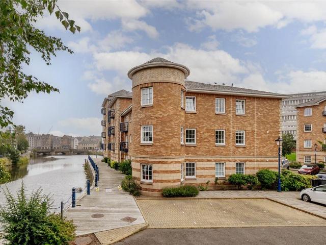Flat for sale in North Leith, Scotland