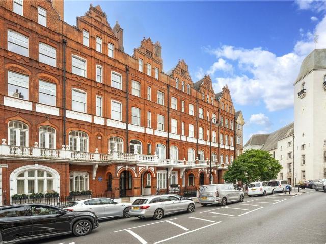 Flat for sale in Chelsea, Greater London