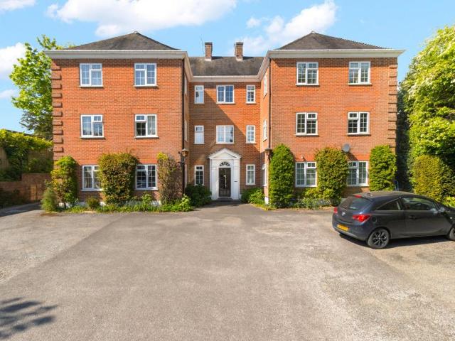 Flat for sale in Uckfield, Cross In Hand