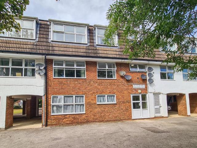 Flat for sale in Leighton-Linslade, Linslade