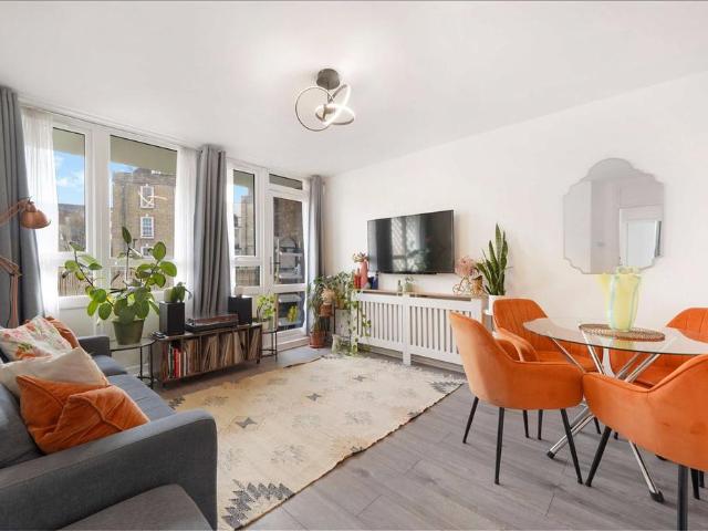 Flat for sale in Haggerston, Greater London