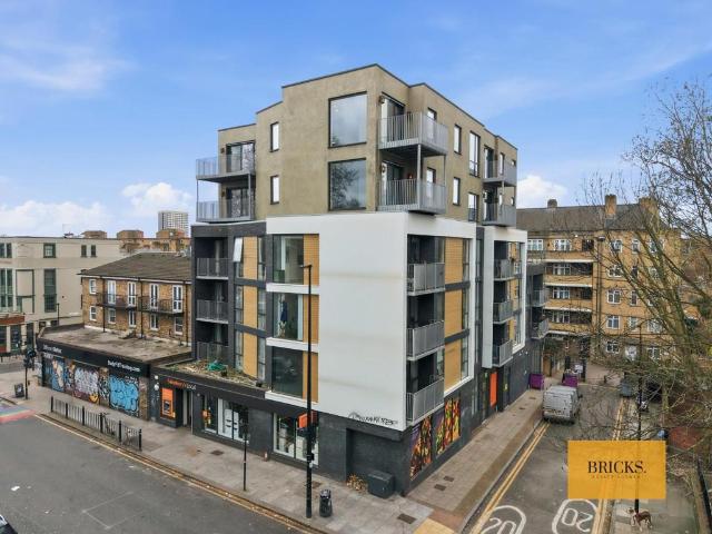 Flat for sale in London Borough of Tower Hamlets, Greater London
