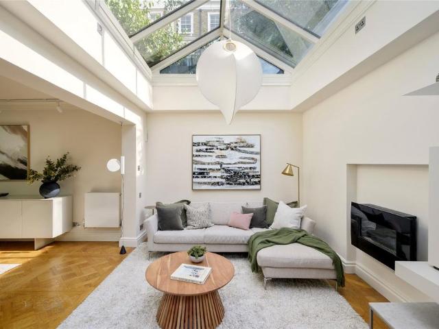 Flat for sale in Kensal Town, Bayswater