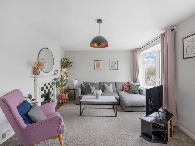Flat for sale in Clapham Junction, Greater London