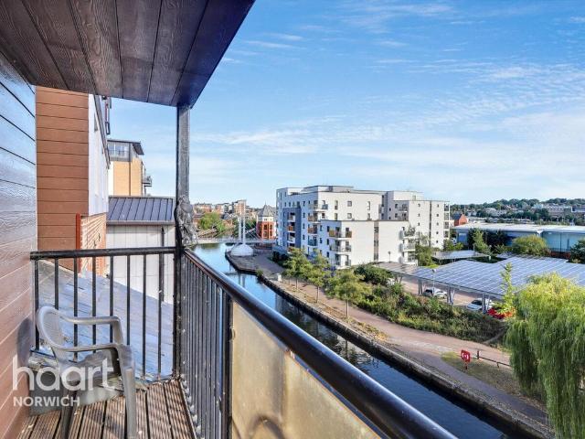 Flat for sale in Lakenham, East Bank
