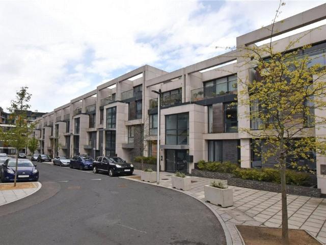 Flat for sale in East Greenwich, Greater London