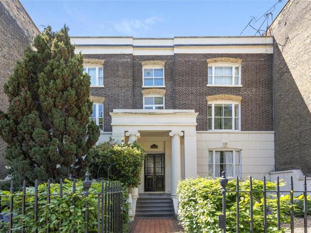 Flat for sale in Oval, Greater London