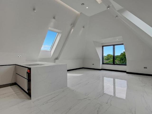 Flat for sale in West Finchley, Greater London