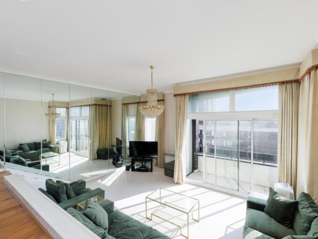 Flat for sale in Paddington, Greater London