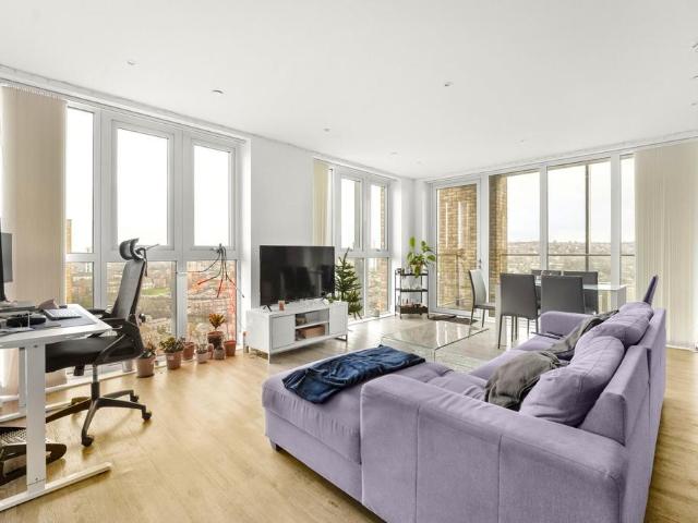 Flat for sale in Glyndon, Greater London
