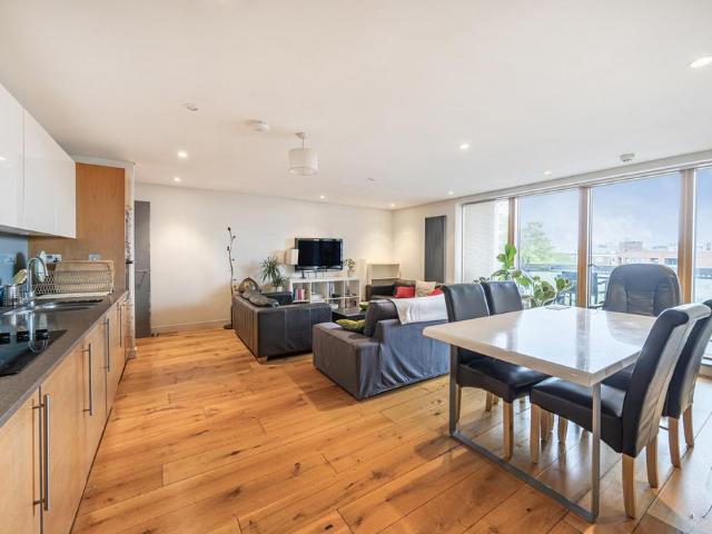 Flat for sale in Old Kent Road, Greater London