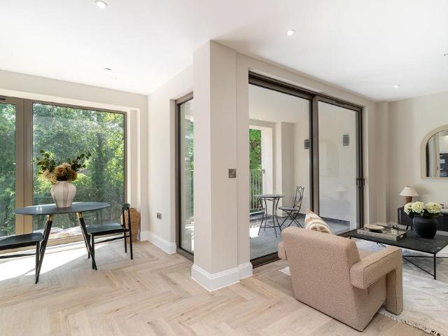 Flat for sale in London Borough of Croydon, Greater London