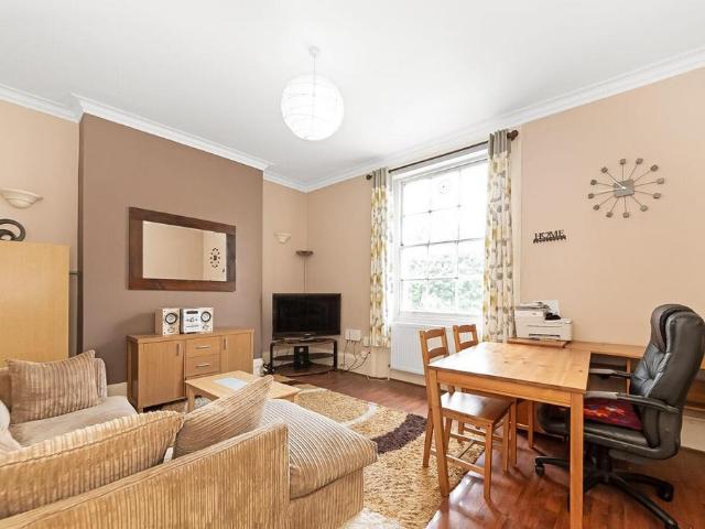 Flat for sale in London Borough of Lewisham, Forest Hill