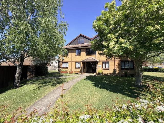 Flat for sale in Poole