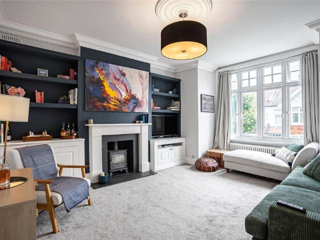 Flat for sale in Furzedown, Greater London