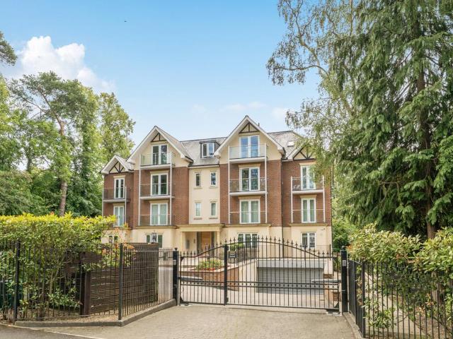 Flat for sale in Batchworth