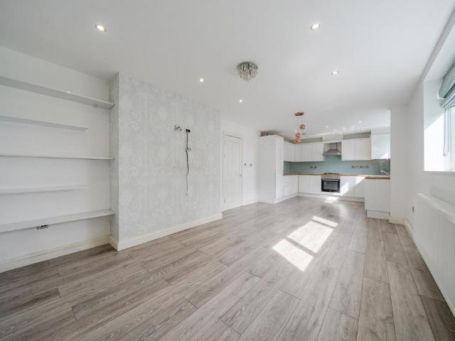 Flat for sale in London Borough of Lewisham, Blackheath