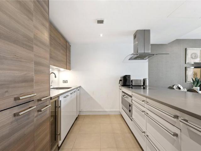 Flat for sale in Sands End, Greater London
