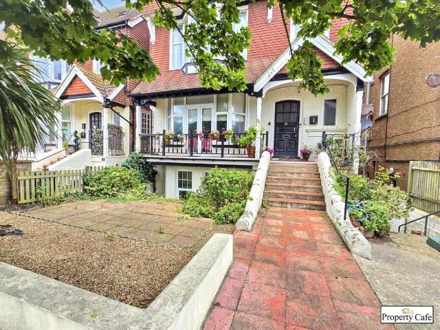 Flat for sale in Central, Heathlands