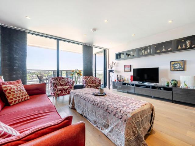 Flat for sale in East Greenwich, Greater London