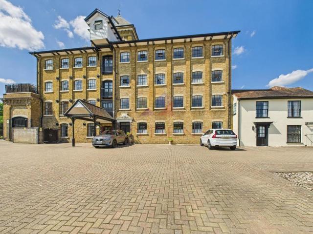 Flat for sale in Hythe, Colchester
