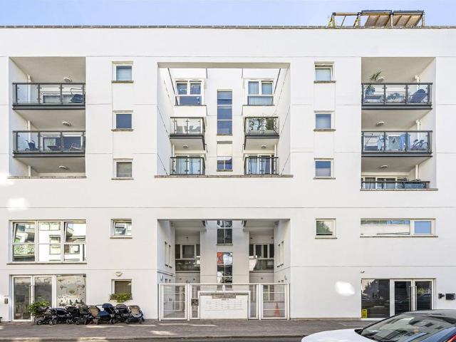 Flat for sale in Wandsworth, Greater London