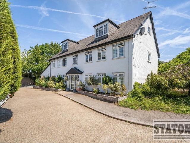Flat for sale in Greater London