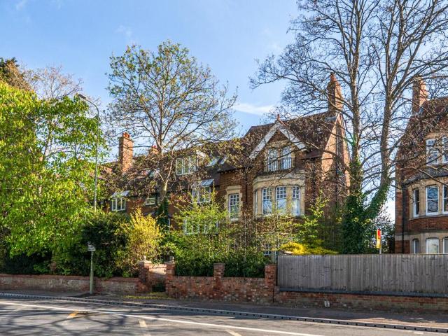 Flat for sale in The Slade, Oxfordshire