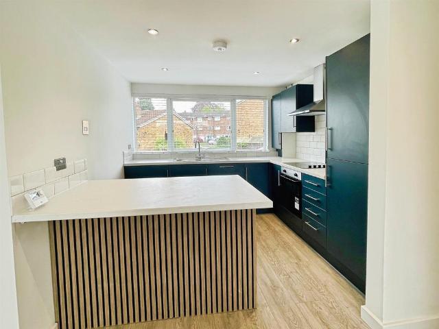 Flat for sale in Cliff Hill, Green Close