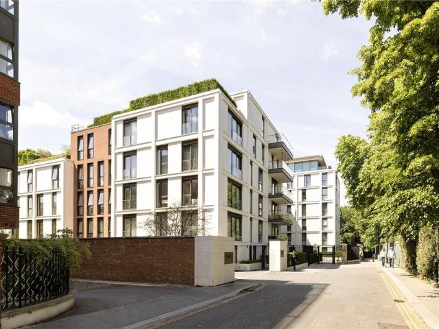 Flat for sale in Kensington, Greater London