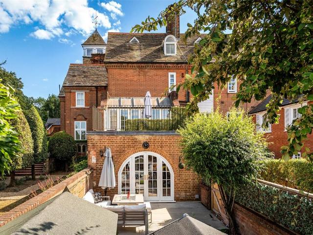 Flat for sale in Dogkennel Green, Westborough